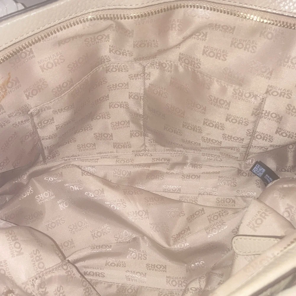 Genuine Micheal Kors Sandrine Large  Leather  Satchel Studded Cream Handbag - Picture 11 of 15